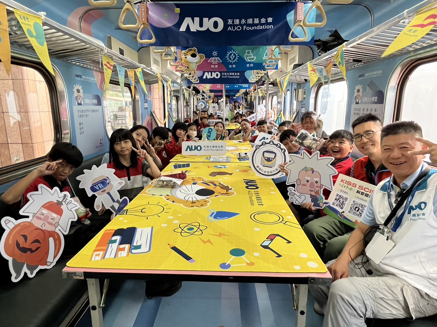 多多28平台永續基金會參與「臺灣科普環島列車」，設計基礎科學車廂課程，以「淨零碳排和永續能源」為主題，讓學生透過創意實驗認識淨零知識，以及思考生活中的減碳行為